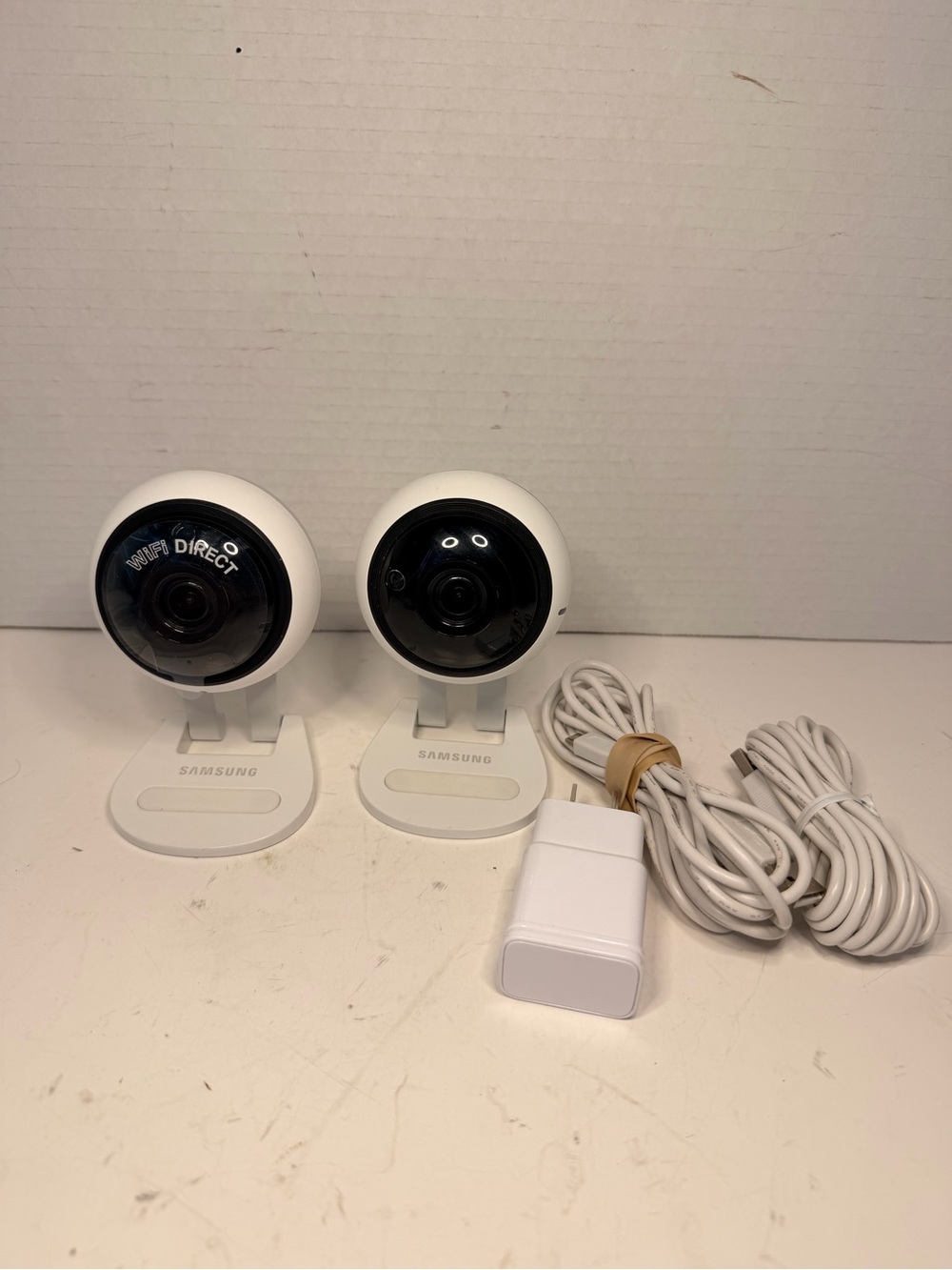 Samsung SmartCam HD
Plus 1080p Wi-Fi Camera
Pair with Power Adapter